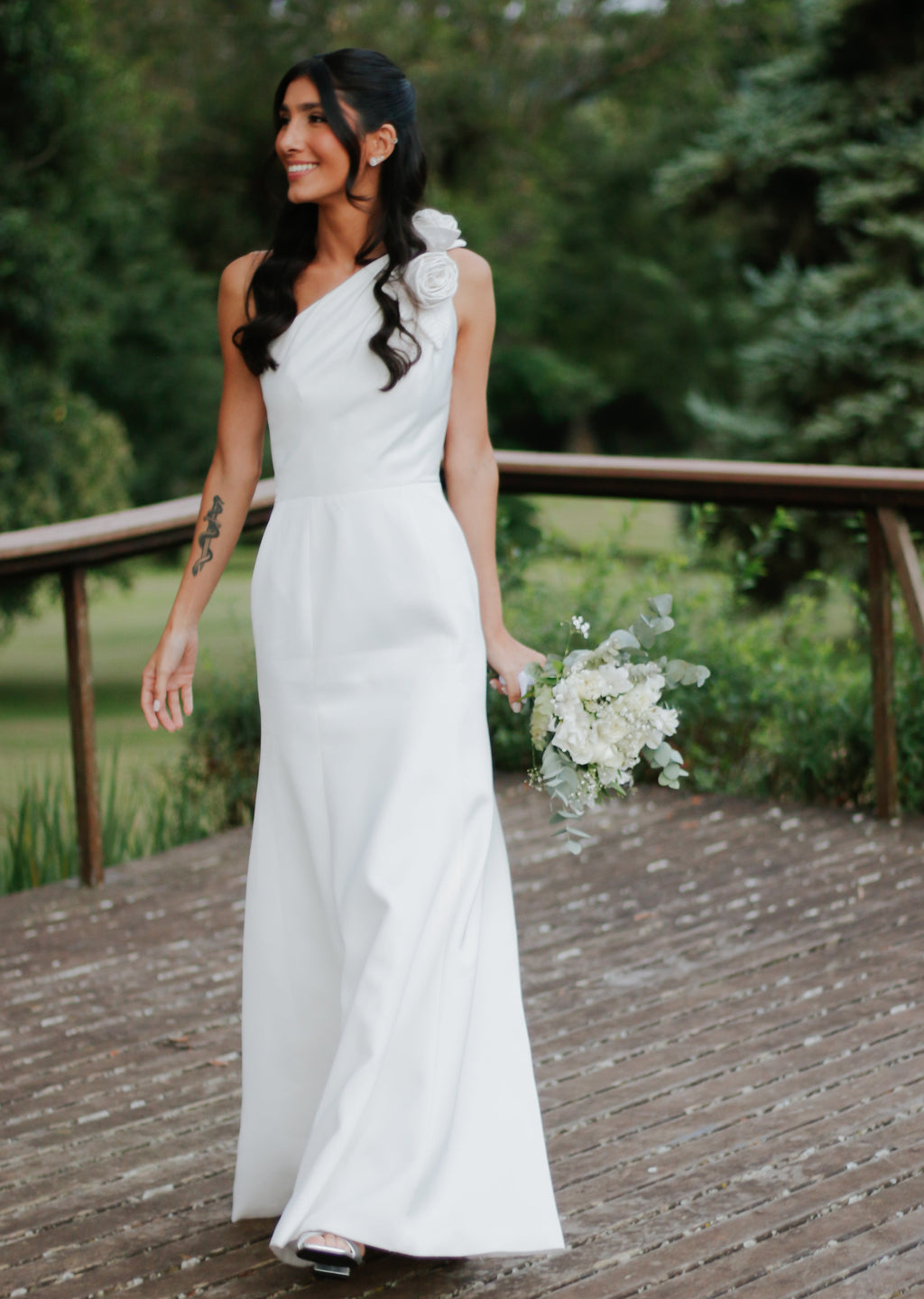 vestido patbo um ombro só longo off white