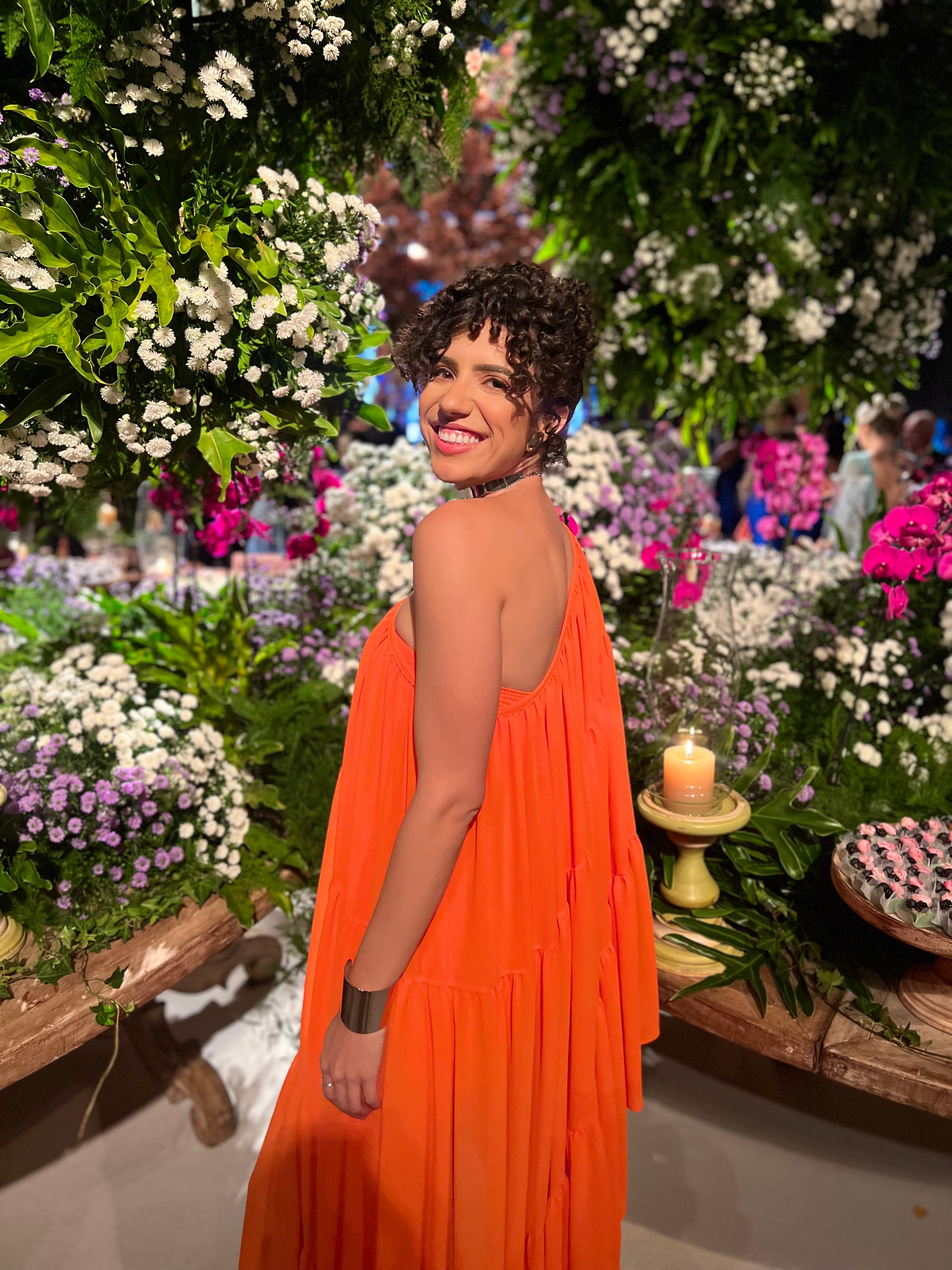 vestido um ombro assimétrico laranja