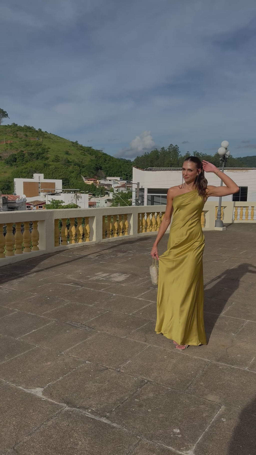 vestido acetinado transpasse verde