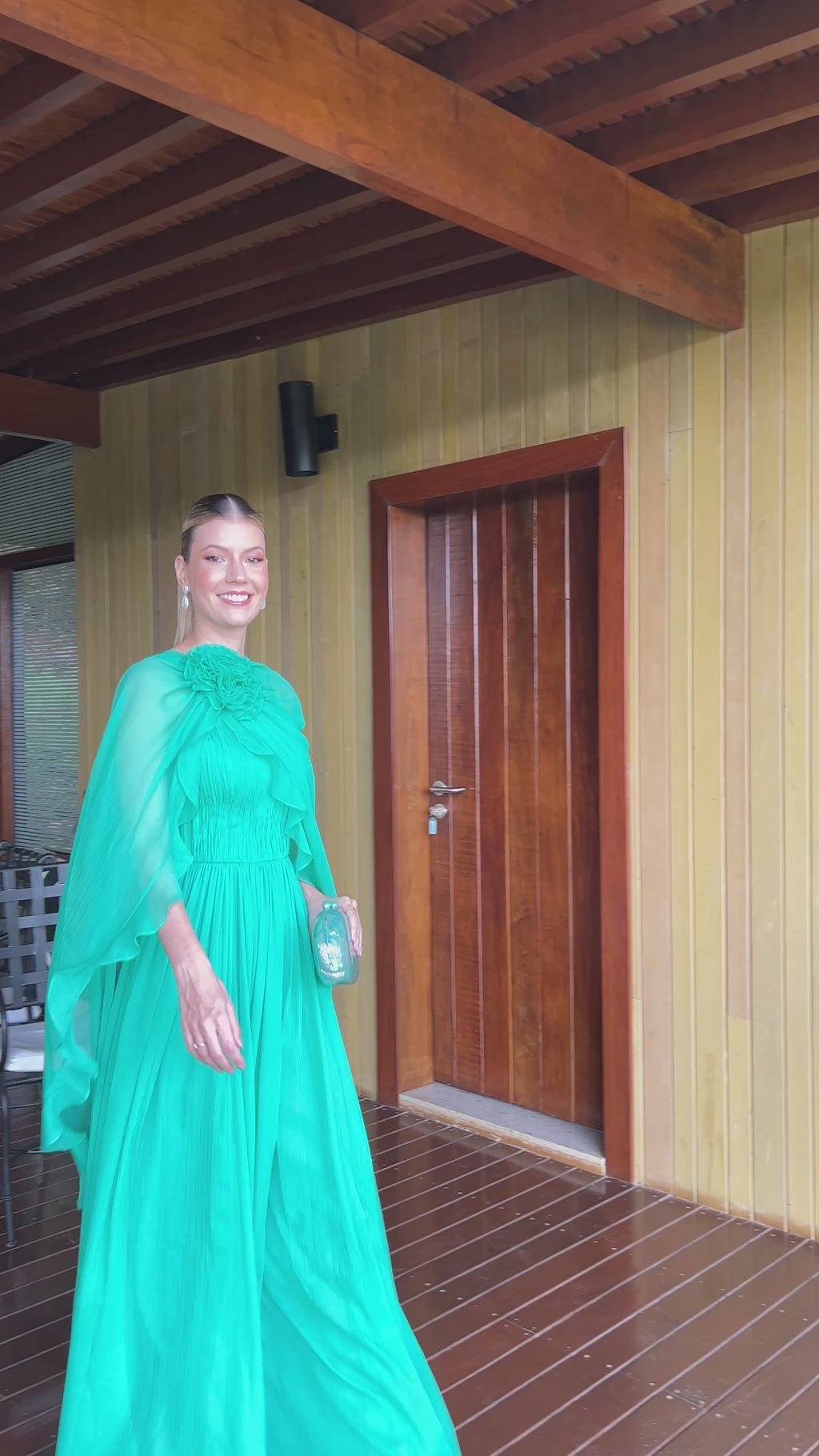 vestido capa fluída verde