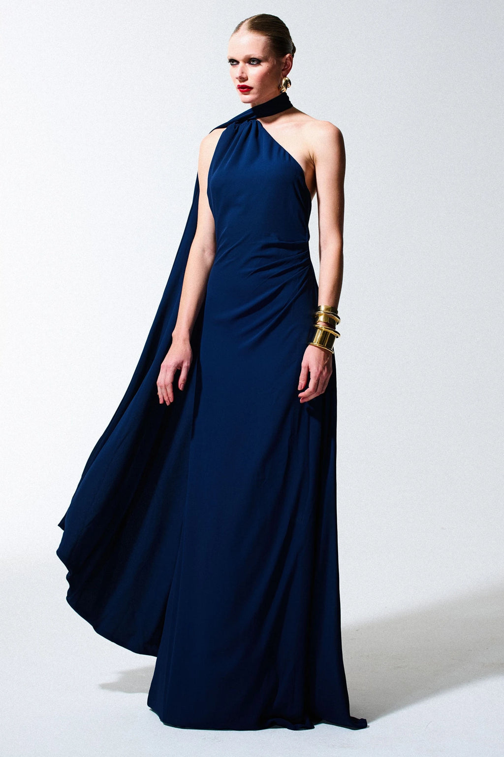 vestido faixa fluida azul