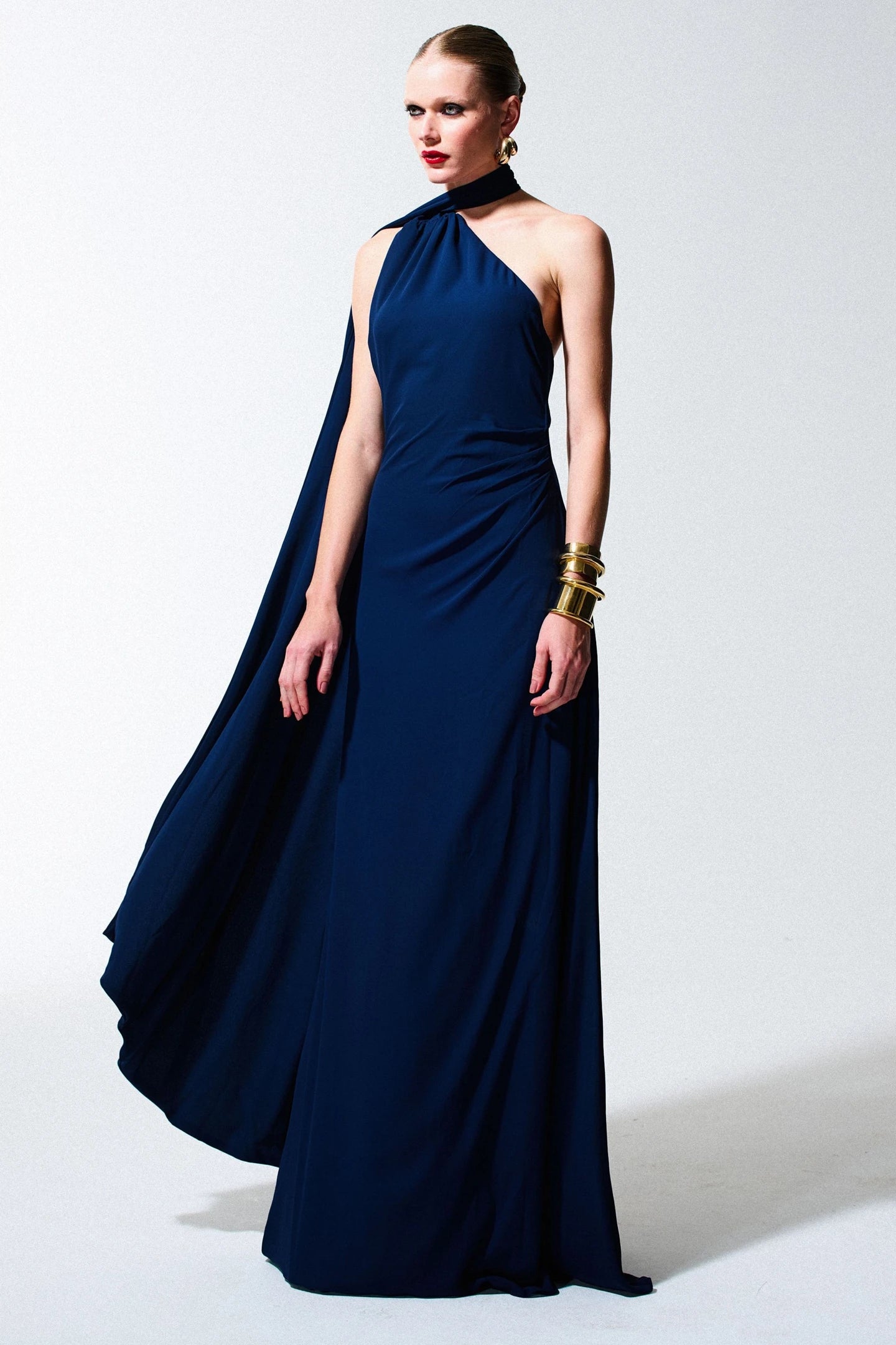 vestido faixa fluida azul