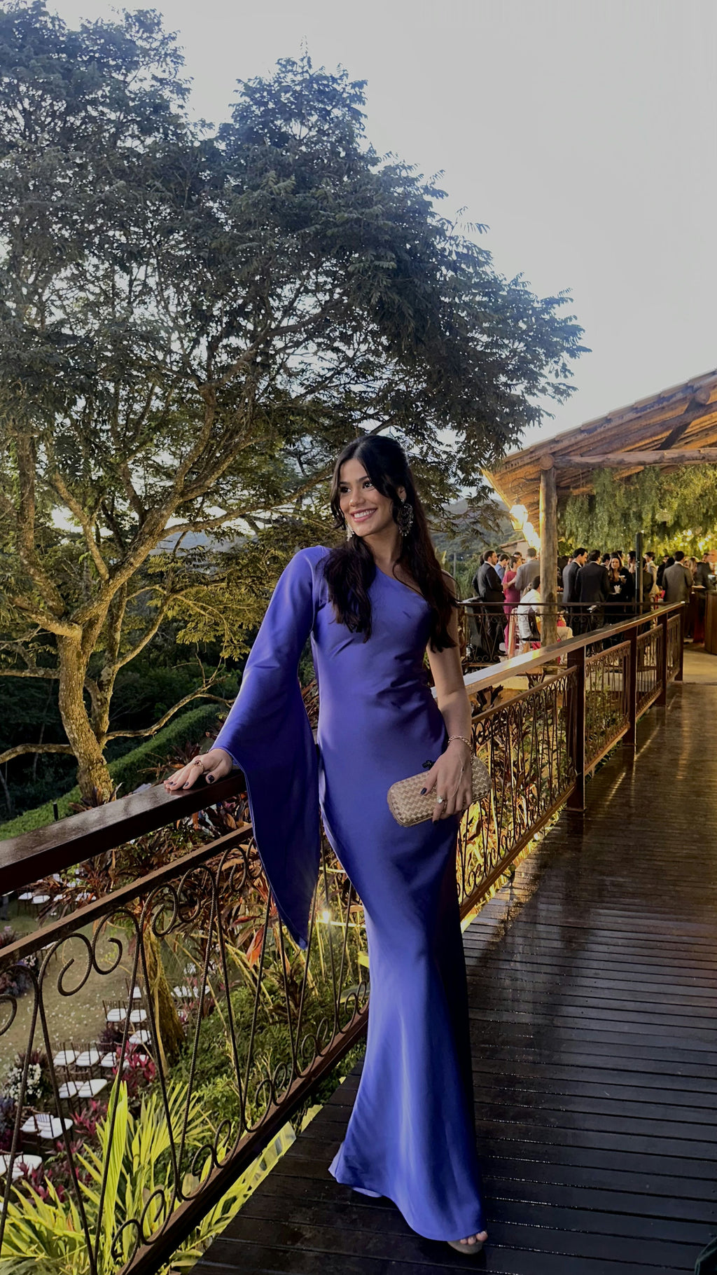 vestido manga única lilás