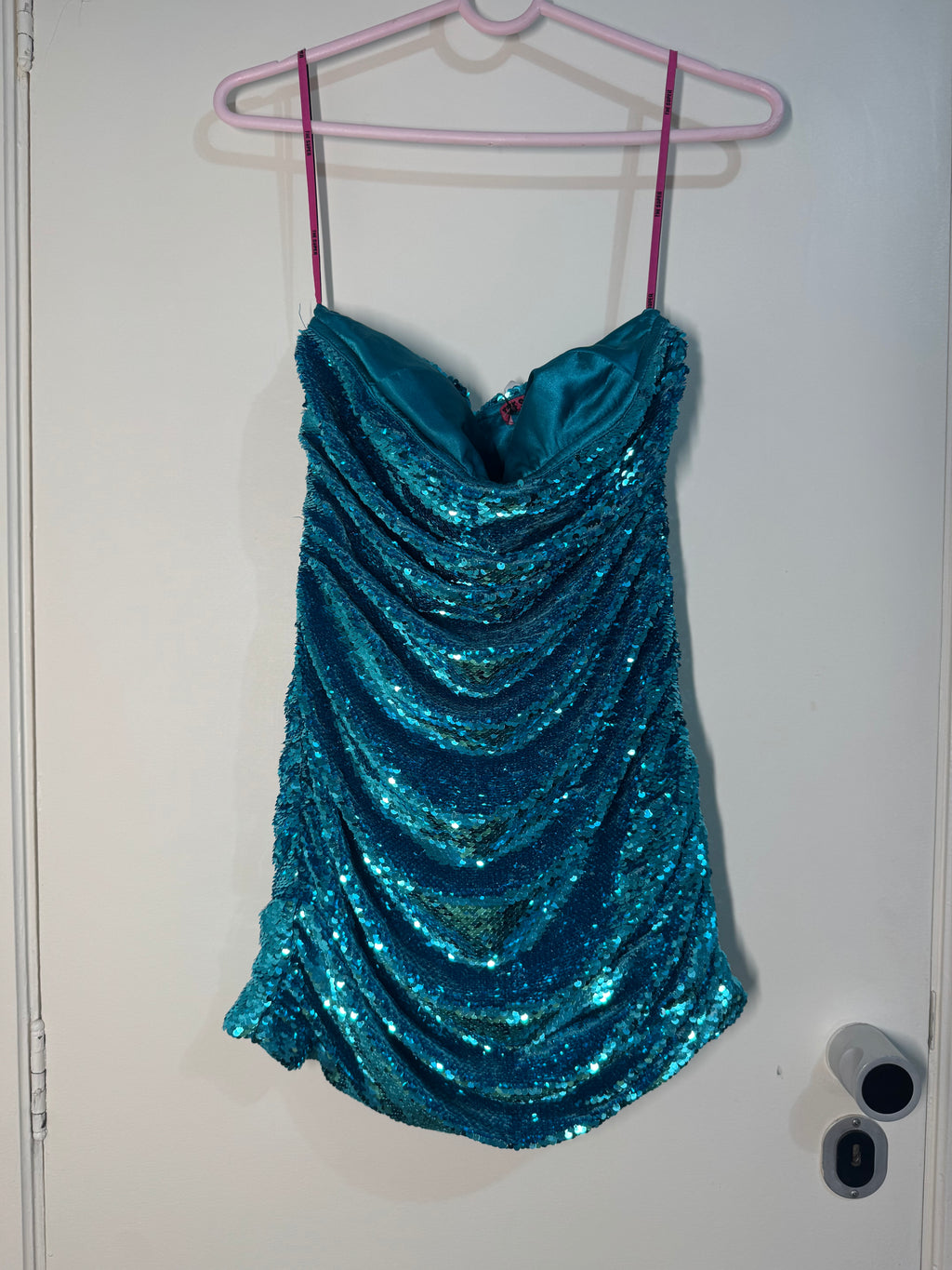 vestido mini paetê turquesa