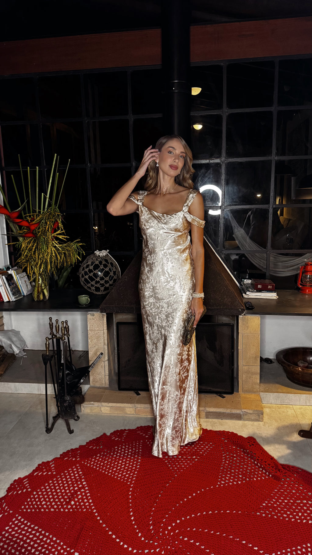 vestido acetinado pérola
