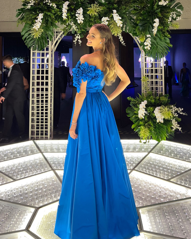 vestido azul flores drapeado