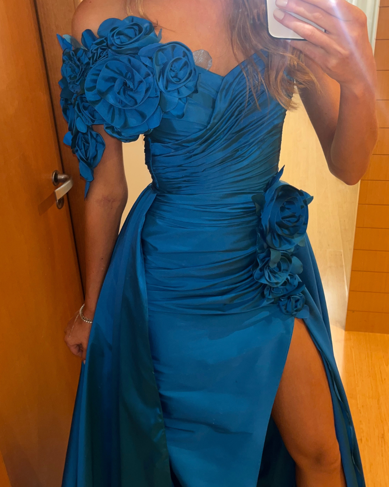 vestido azul flores drapeado