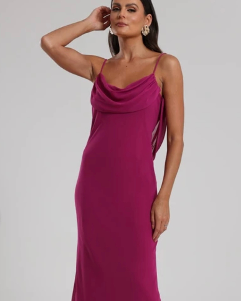 vestido fúcsia costas abertas