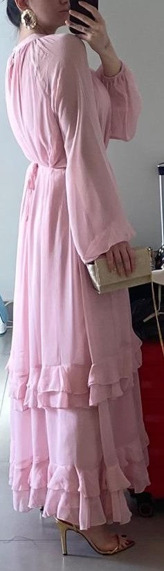 vestido fluído manga babados rosa