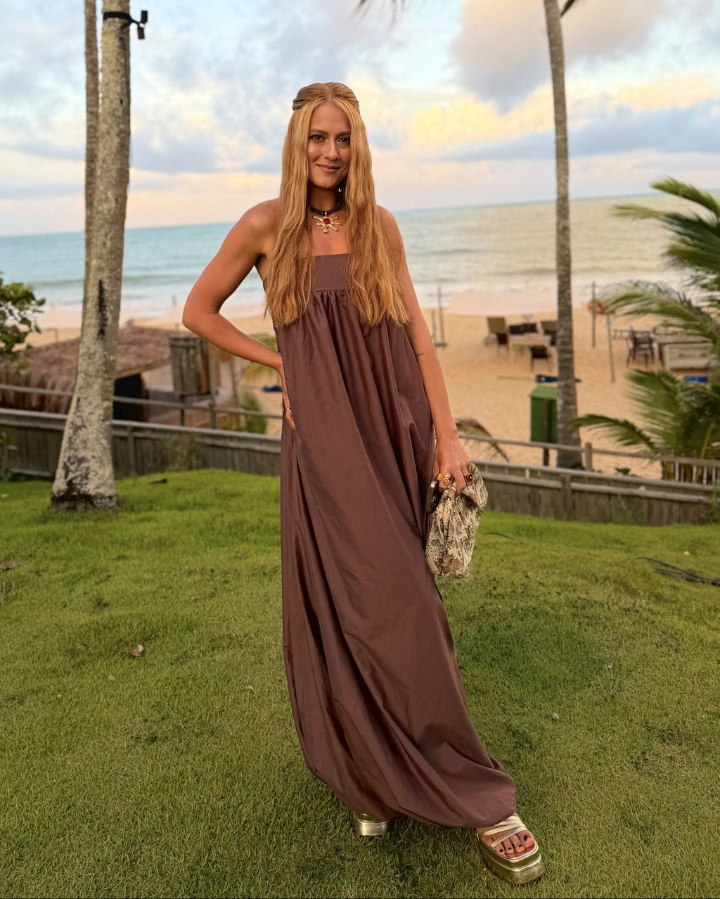 vestido busto faixa marrom