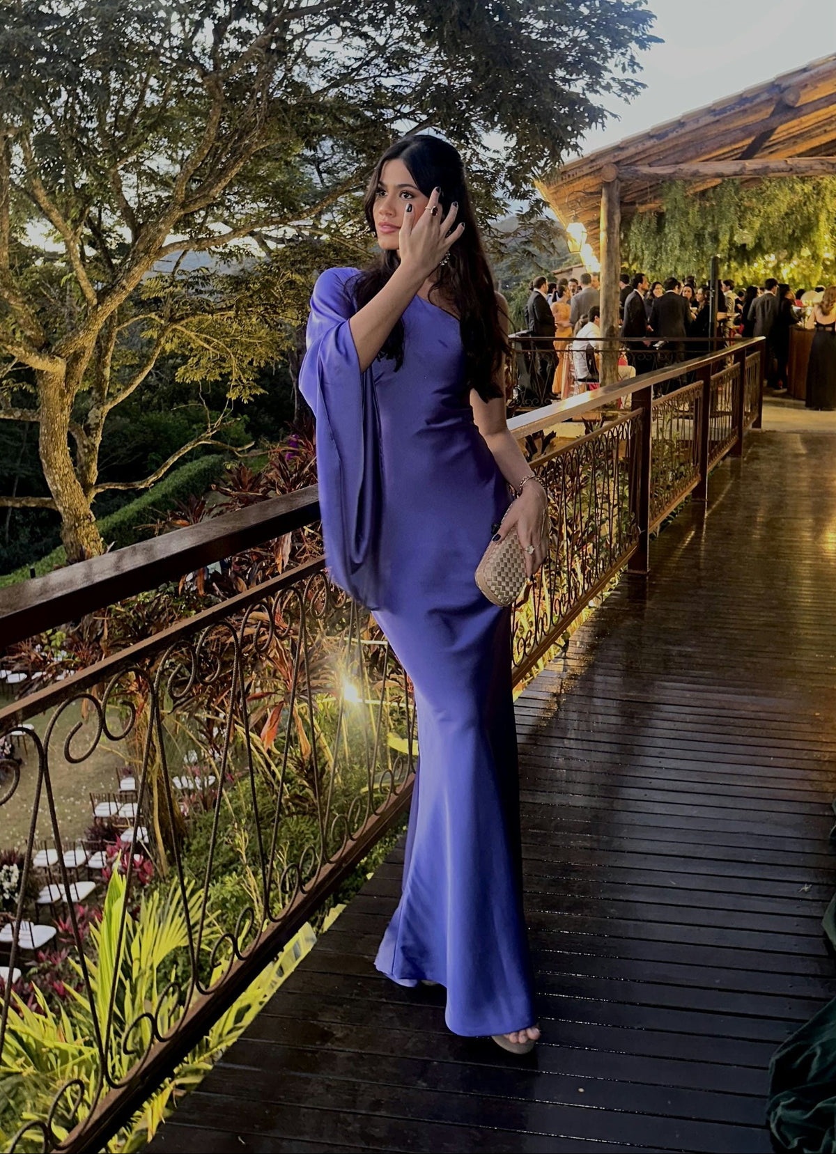 vestido manga única lilás
