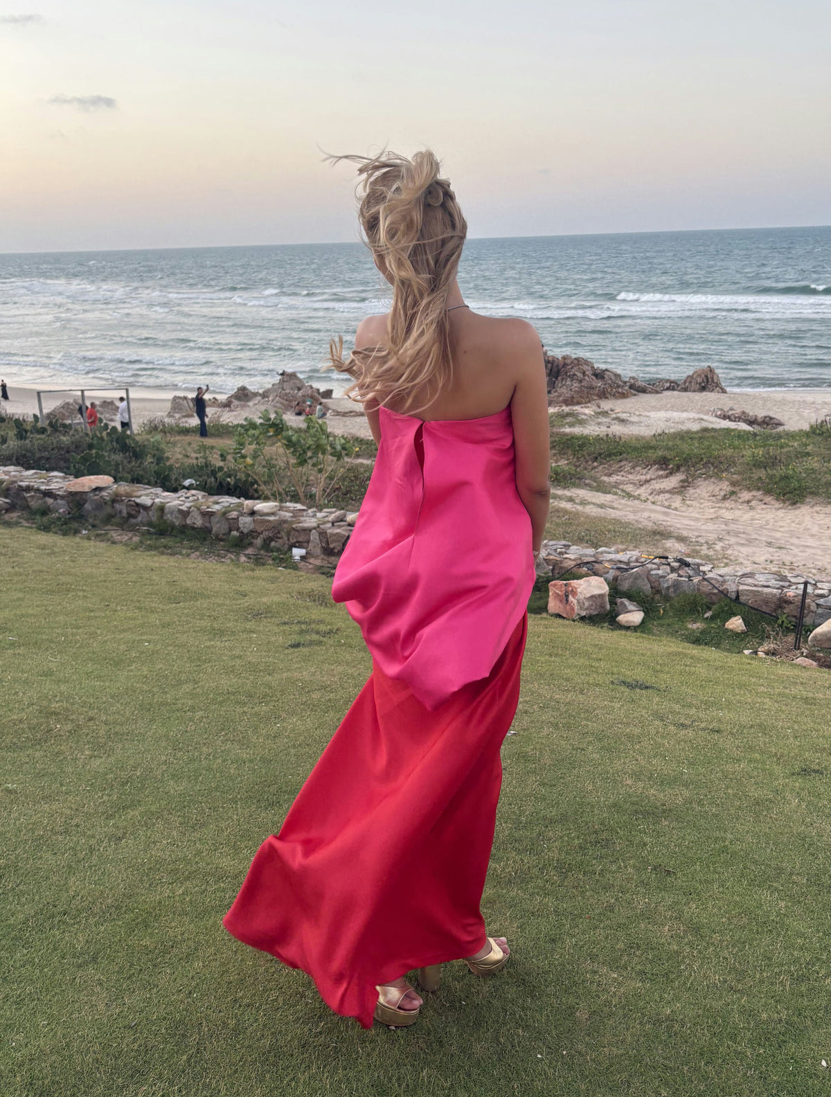 Vestido longo rosa e vermelho tamanho P/M 36/38